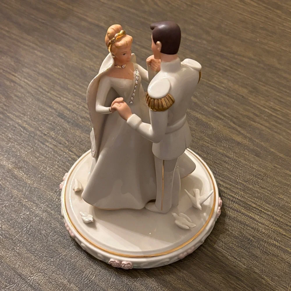 Lenox Disney Cinderella’s Wedding Day Cake Topper NEW